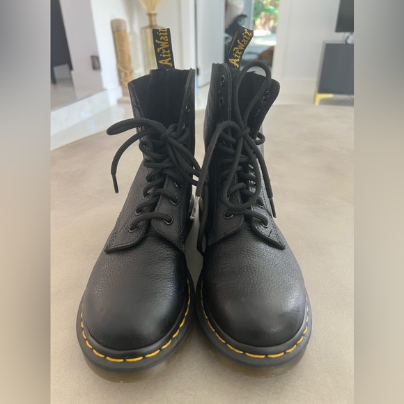 Doc Martens Pascal Boots, Size 7 - Picture 2 of 9